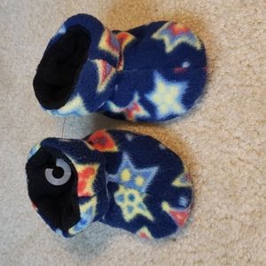 Acorn NWOT Easy Fleece Bootie Sz 0-6M